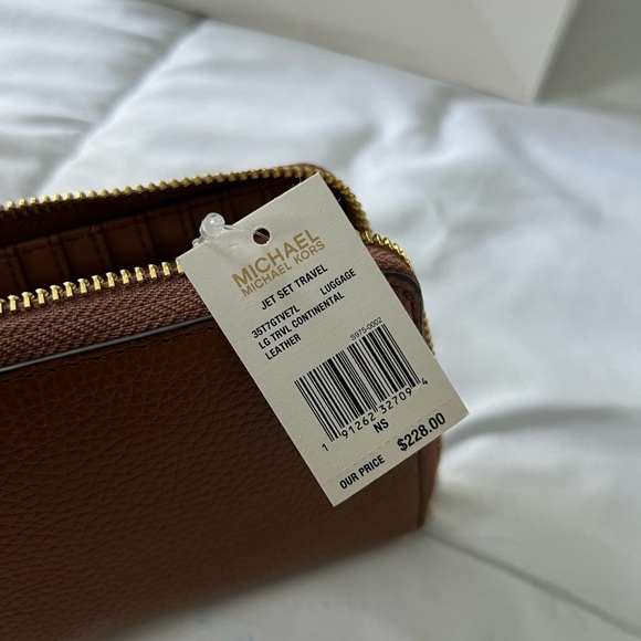 Michael Kors leather wallet - Picture 6 of 8